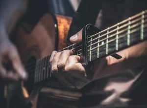 Apakah Semua Jenis Musik Diharamkan dalam Islam? Dalil dan Penjelasannya