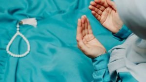 Bacaan Doa Tarawih Lengkap: Arab, Latin, dan Terjemahan