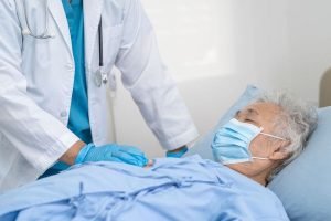 Benarkah Kamar Lembap dan Pengharum Ruangan Semprot Sebabkan Pneumonia?