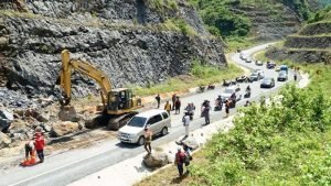 Tebing Batu 20 Meter Longsor di Jalur Pansela: Waspadai Ancaman di Balik Keindahan