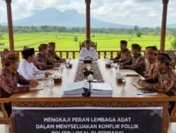 Mengkaji Peran Lembaga Adat Dalam Menyelesaikan Konflik Politik Lokal di Berbagai Daerah Indonesia